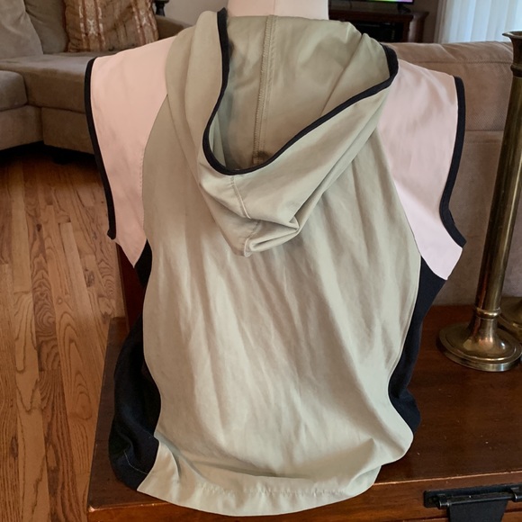 Hooded Lightweight Color Block Zip Vest - Picture 2 of 7